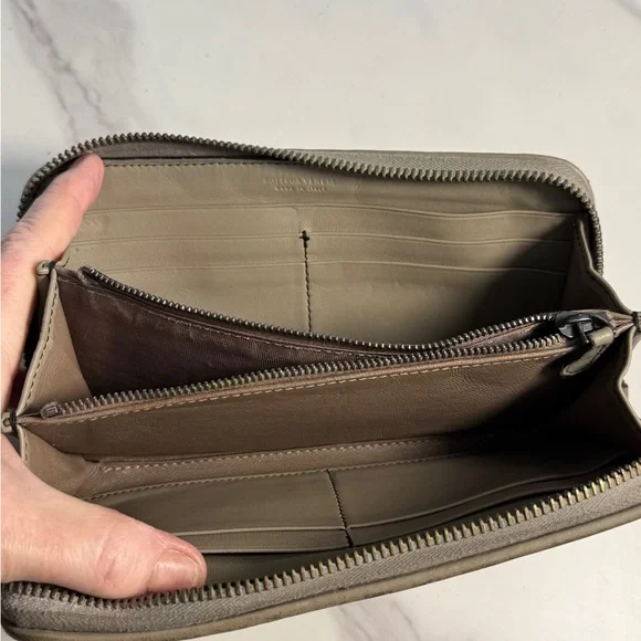 Bottega Veneta Checkered Leather Wallet - Picture 7 of 12